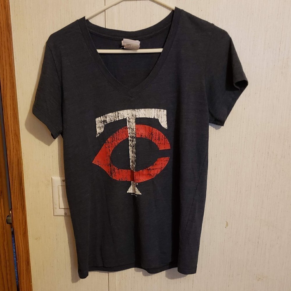 Minnesota Twins T-Shirt Women L Large V-Neck Short Sleeve - 5th And Ocean